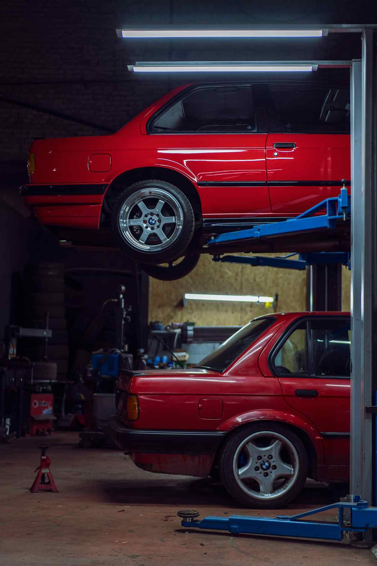 Vehicle mounted on tire changer